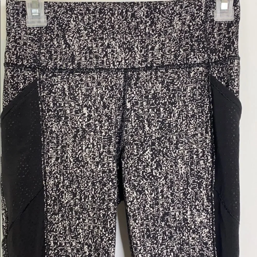 Lululemon Hi-Rise Fit Physique Crop Leggings Size 4